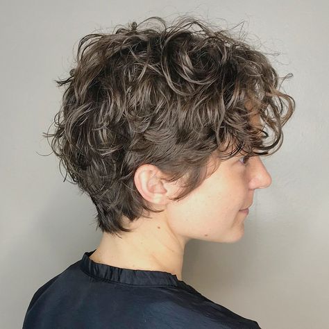 Casual Scrunched Hairstyle for Short Curly Hair Blond Lob, Trendy We Fryzurach, Thick Curly Hair, Short Curly Haircuts, Haircuts For Wavy Hair, Short Layered Haircuts, Haircuts For Curly Hair, Short Wavy Hair, Curly Girl Hairstyles