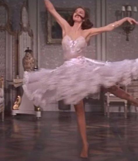 Cyd Charisse, Ethereal Aesthetic, Princess Aesthetic, Fashion Icons, Moda Vintage, Film Aesthetic, Flower Girls, Fotografi Potret, Aesthetic Vintage