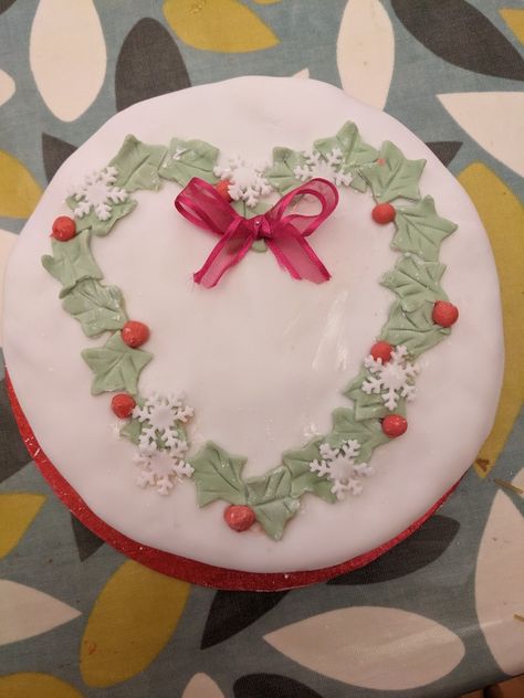 Christmas cake decorated with heart shaped holly wreath and snowflakes Heart Shaped Christmas Cake, How To Frost A Heart Shaped Cake, How To Make Heart Cake From Circle, Heart Shaped Fairy Cake, Elegant Heart-shaped Christmas Necklace, Holly Wreath, Christmas Cake Decorations, Heart Shaped Cakes, Heart Tree