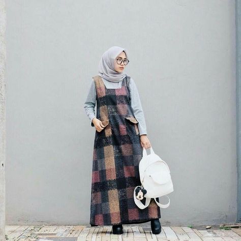 Overall Hijab, Ootd Outer, Outer Hijab, Hijabista Fashion, Hijab Abaya, Modern Hijab Fashion, Hijab Trends, Muslimah Dress, Hijab Style Casual