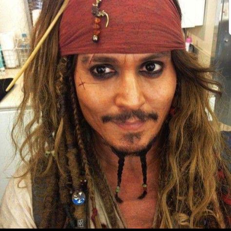 Jack Sparrow Quotes, Jack Sparrow Costume, Johnny Depp Style, Kaptan Jack Sparrow, Here's Johnny, Johnny D, Images Disney, Captain Jack Sparrow, Captain Jack