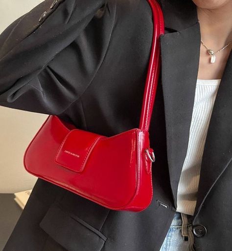 Red Purse Outfit Winter, Bright Bag Outfit, Red Baguette Bag Outfit, Red Handbag Aesthetic, Red Bag Outfit Aesthetic, Red Bag Outfit Casual, Red Accessories Aesthetic, Baguette Bag Aesthetic, Red Handbag Outfit