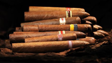 How Does Aging A Cigar Affect The Taste? Top Cigars, Mens Casual Style, Cohiba Cigars, Premium Cigars, Cuban Cigars, Good Cigars, Pipes And Cigars, Cigars And Whiskey, Men Stuff