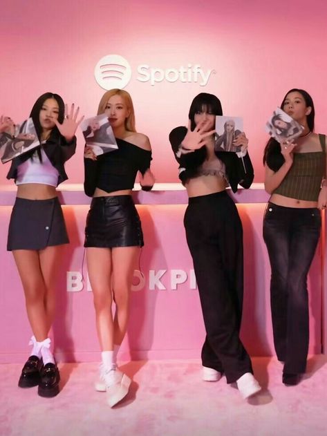 Blackpink Spotify, Blackpink Pics, Jennie Rose, Cheetah Dress, Rosé Jisoo, Blackpink Blink, Pink Photo, Born Pink, Floral Blue Dress