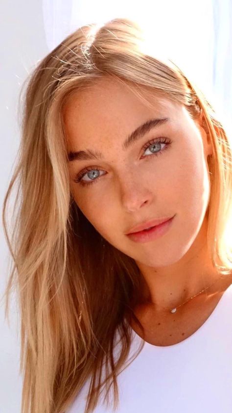 Elizabeth Turner #pretty #beautiful #girls #Fashion #girlsfashion #womenfashion #womanfashion #girlfashion Form Fitting Clothes, Elizabeth Turner, Exercise Inspiration, Lifestyle Motivation, Lifestyle Women, Ootd Photography, Shopping Design, Model Streetstyle, Designer Tshirt