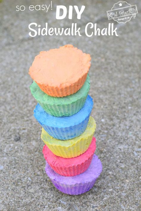 Sidewalk Chalk Recipe, Diy Sidewalk Chalk, Homemade Sidewalk Chalk, Diy Sidewalk, Diy Kid Activities, Craft Recipes, Homemade Chalk, Gym Chalk, Diy Chalk