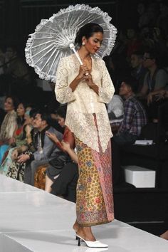 Kebaya Fashion Show, Kebaya Vintage, Indonesia Fashion Week, Kebaya Modern Dress, Jakarta Fashion Week, Pacific Place, Batik Kebaya, Model Kebaya, Kebaya Dress