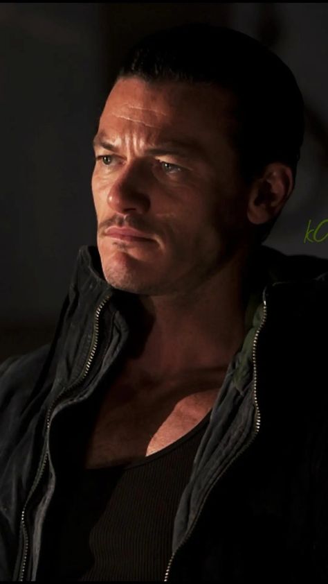 Luke Evans Boyfriend, Luke Evans Actor, Luke Evans, Attractive Guys, Good Looking Men, Book Characters, Male Models, How To Look Better, Paradise