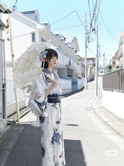 Japanese Yukata Aesthetic, Japanese Traditional Clothing Aesthetic, Japanese Festival Outfit, Japanese Kimono Aesthetic, Japanese Clothing Aesthetic, Japanese Yukata Women, Yukata Aesthetic, Traditional Kimono Japan, Japan Traditional Clothes