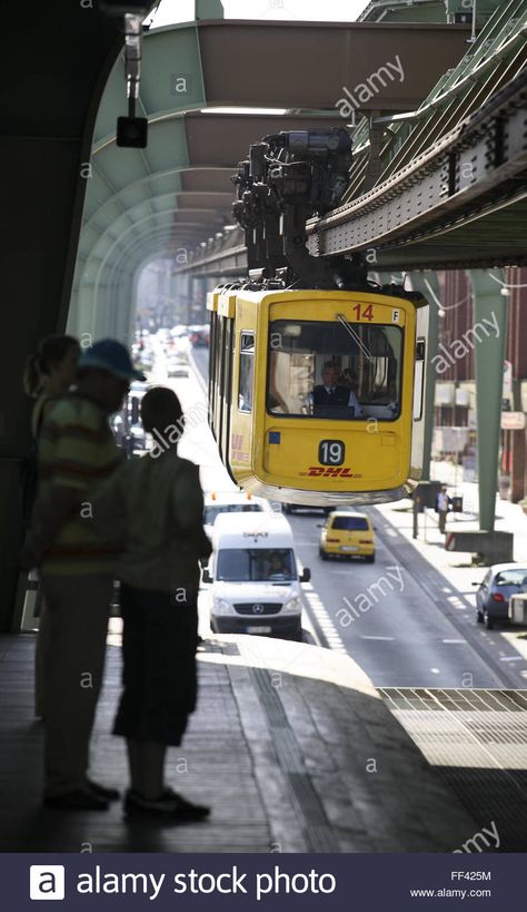 DEU, Deutschland, Nordrhein-Westfalen, Wuppertal, die Schwebebahn im Stadtteil Vohwinkel über der Kaiserstraße. DEU, Stockfoto Rapid Transit, North Rhine Westphalia, Model Train Layouts, Train Layouts, Model Trains, Transportation, Germany, Train, Wallpapers