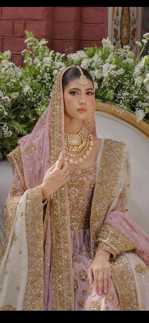 Anarkali Outfit Ideas, Anarkali Outfit, Pakistani Anarkali, Anarkali Dresses, Desi Wedding Dresses, Nikkah Dress, Asian Bridal Dresses, Asian Wedding Dress, Desi Bride