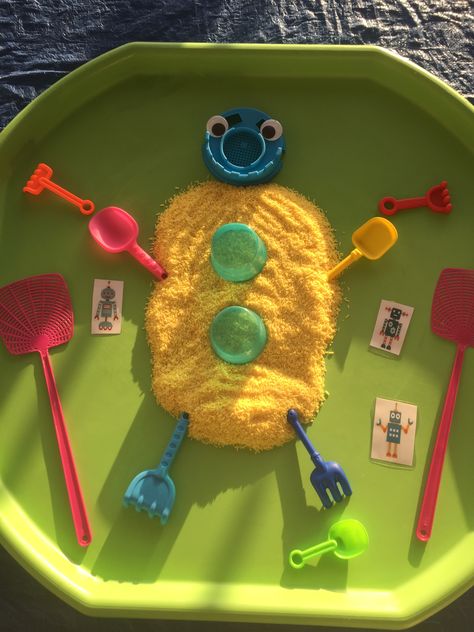 Robot rice tuff tray Robot Tuff Tray Ideas, Tuff Tray Ideas, Robot Activity, Sensory Activities For Preschoolers, Toddler Sensory Bins, Toddler Sensory, Tuff Tray, Tray Ideas, Messy Play