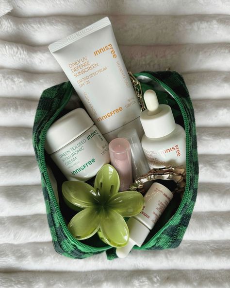 What's in your skincare bag? 💖




koreanskincare skincare wonyoung brightenskin skincareaesthetic beauty beautyaesthetic skincarevibes selfcare selfcareaesthetic selfcaremusthaves inspo skincareinspo skincaremusthaves koreansunscreen suncreen spf green tea vitaminc innisfree Innisfree Skincare Aesthetic, Innisfree Aesthetic, Green Skincare Aesthetic, Wonyoung Green, Innisfree Skincare, Skincare Bag, Green Skincare, Green Things, Skincare Aesthetic