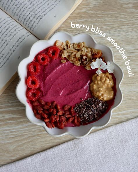 berry bliss smoothie bowl 💖 Swipe for the recipe 🫶 #smoothiebowl #smoothiebowls #healthybreakfast #easybreakfast Smoothie Berries, Triple Berry Smoothie Bowl, Berry Acai Bowl Recipe, Berries Smoothie Bowl, Smoothies Bowl, Breakfast Smoothie Bowl Recipes, Raspberry Smoothie Bowl, Smoothie Bowl Berry, Berry Smoothie Bowl