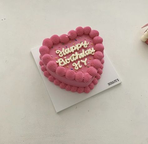 1 Layer Heart Cake, Hart Cake Ideas, Hart Cake, Pink Cake Birthday, Cake Hbd, Heart Cake Decoration, Cake Pinterest, Birthday Cake Pinterest, Heart Cake Design