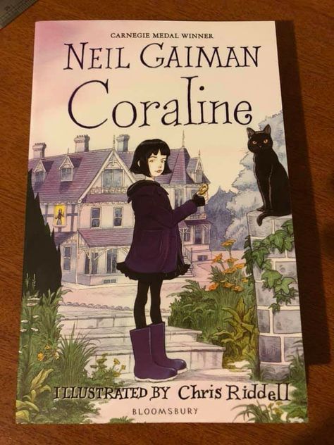 This book is what i want for my collection but never read it yet, love the movie tho. Coraline Book, Books Suggestions, Spooky Books, Aesthetic Reading, Reading Books Quotes, Recommended Books, The Turning, Recommended Books To Read, Sunny Afternoon