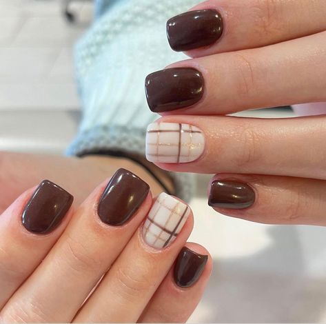 October Nail Designs Fall Short, Shalac Nails Short, October Nails Fall Short Square, Fall Designs For Short Nails, Cute November Nails Simple, Fall Short Nails 2023, Fall French Nails 2023, October Gel Nail Ideas, Shirt Fall Nails