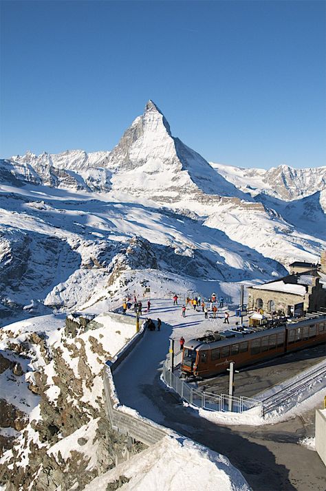 Matterhorn - 30 | The rack and pinion train arrives at Gorne… | Flickr Matterhorn Switzerland, Zermatt Switzerland, Zermatt, Beautiful Mountains, Beautiful Places To Travel, Mountain Range, A Train, Places Around The World, Wonderful Places