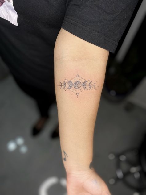 8 Moon Phases Tattoo, Moon Phases And Lotus Tattoo, Dragonfly Moon Phases Tattoo, Tattoo Ideas Female Moon Phases, Moon Phases Tattoo Placement, Geometric Moon Phases Tattoo, Moonphase Tattoo, Lunar Cycle Tattoo, Tattoo Moon Phases