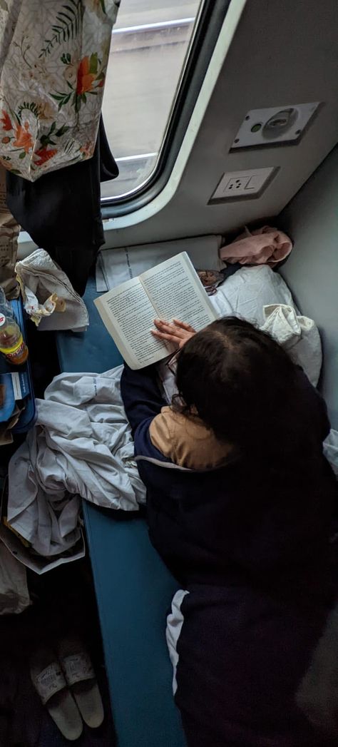 Photo Poses In Train, Reading On Train Aesthetic, Indian Train Aesthetic, Train Photography Aesthetic, Train Pictures Instagram, Train Journey Aesthetic, Train Pictures Aesthetic, Reading On Train, Train Poses