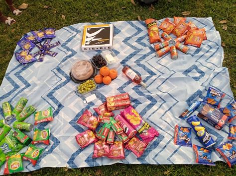 Simple Picnic Ideas, Picnic Ideas For Friends, Simple Picnic, Ideas For Friends, Picnic Ideas, Picnic Date, Picnic Food, For Friends, Picnic Blanket