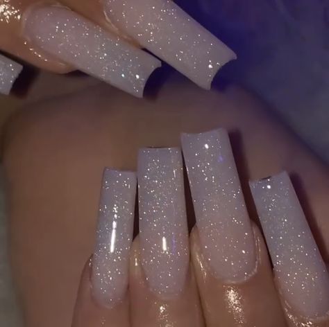 Nail Aesthetic, Popular Nail Art, Spring Nail Trends, Trends 2023, Spring Nail, Nail Art Ideas, White Glitter, Nail Trends, Art Ideas