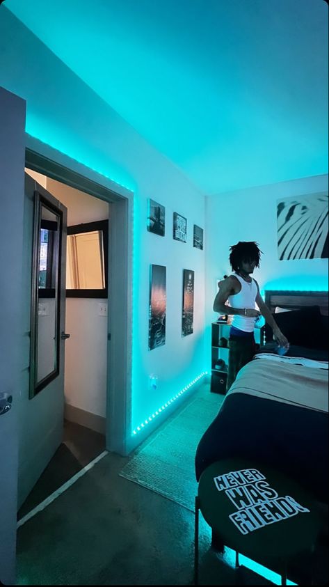 Rapper Themed Room, Room Asthetics Men, Cool Boy Rooms, Hype Beast Bedroom Ideas, Chill Room Ideas Bedrooms, Cool Room Ideas For Guys, Small Room Ideas For Men, Guy Room Ideas, Male Room Ideas