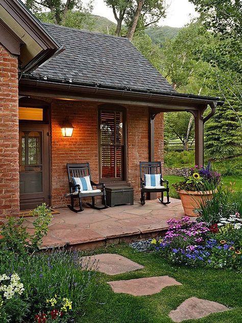 Brick House Designs, Brick Cottage, Small Cottage Homes, Casa Vintage, Village House Design, Unique Houses, Courtyard House, Village Houses, Dream House Exterior