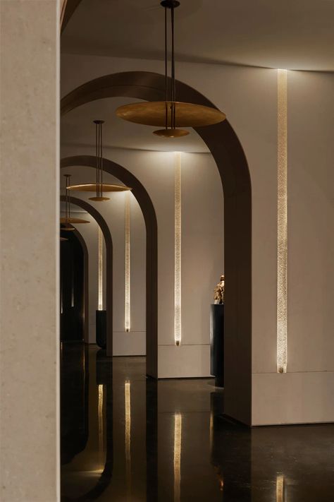 Column Cladding, Vintage Mansion, Old Money House, Kempinski Hotel, Hotel Corridor, Corridor Design, Elevator Design, Corridor Lighting, Hotel Concept