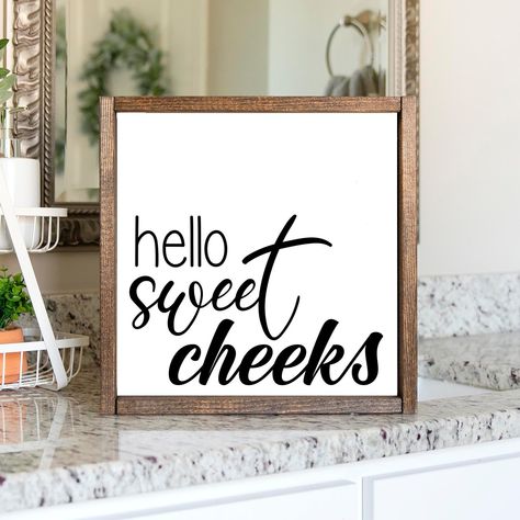 Bathroom Wall Decor Farmhouse, Hello Sweet Cheeks Sign, Farmhouse House Decor, Hello Sweet Cheeks Bathroom, Farmhouse Bathroom Signs, Bathroom Wood, Guest Bathroom Decor, Wall Decor Farmhouse, Hello Sweet Cheeks