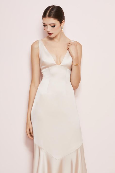 An elegant charmeuse gown perfect for the daring bridesmaid. Mason by Watters & Watters is available at Laura & Leigh Bridal!! Watters Bridesmaid Dresses, Trendy Cocktail Dresses, Cocktail Dresses With Sleeves, Designer Bridesmaid Dresses, Cocktail Dress Wedding, V Neck Wedding Dress, Bridesmaid Dress Styles, Cocktail Party Dress, Different Dresses