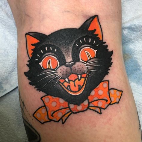 Halloween black cat tattoo Traditional Tattoo Halloween, Cat Face Tattoos, Cute Halloween Tattoos, Cat Bowtie, Black Cat Tattoo, Halloween Tattoos Sleeve, Traditional Tattoo Old School, Pumpkin Tattoo, Black Cat Tattoos