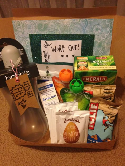 Workout gift basket for one of my friends (-: Fitness Gift Basket, Healthy Gift Basket, Raffle Basket Ideas, Gift Baskets Ideas, Raffle Basket, Diy Workout, Arts And Crafts Activities, Fitness Gift, Raffle Baskets