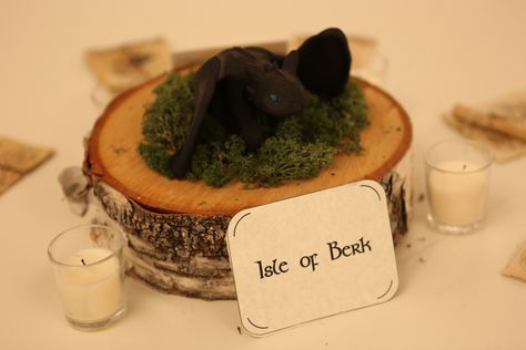 Isle of Berk (How to Train Your Dragon) table centerpiece How To Train Your Dragon Themed Wedding, How To Train Your Dragon Wedding, Httyd Wedding Theme, How To Train Your Dragon Wedding Theme, Isle Of Berk, How To Train Your Dragon Centerpiece, Httyd Wedding, How To Train Your Dragon Decorations, Httyd Party Decorations