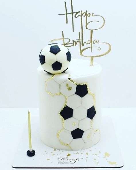 Football Birthday Cake For Men, 21st Cakes, Soccer Theme Parties, Soccer Birthday Cakes, Football Birthday Cake, Soccer Cake, Cactus Art Print, 21st Cake, Band Nails