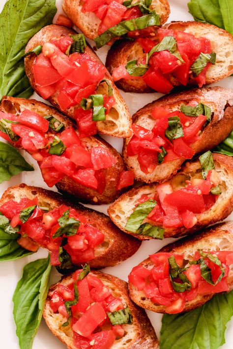 Bruschetta Food With Alcohol, Best Bruschetta Recipe, Italian Bruschetta Recipe, Caprese Bruschetta, Italian Appetizers Easy, Tomato Bruschetta Recipe, Easy Bruschetta Recipe, Italian Bruschetta, Homemade Bruschetta