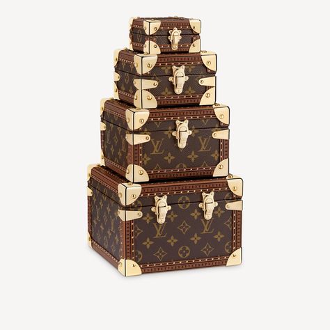 Pyramid Trunk - Luxury Trunks - Trunks and Travel | Art of Living | LOUIS VUITTON Expensive Fashion, Sac Louis Vuitton, Louis Vuitton Luggage, Authentic Louis Vuitton Bags, Event Display, Travel Trunk, Louis Vuitton Official Website, Vintage Luggage, Nicolas Ghesquiere