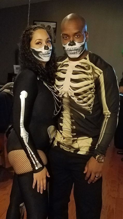 Half Face Skeleton Makeup Men, Couples Skeleton Makeup, Skeleton Couples Costume, Men’s Halloween Makeup, Couple Skeleton Costume, Skeleton Makeup Men, Man Skull Makeup, Skeleton Makeup Half Face, Half Skeleton Face