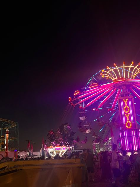 Euphoria Fair Scene, Euphoria Carnival, Homecoming 2023, Carnival Night, Night Vibes, Bratz Doll, Night Aesthetic, Neon Lights, Summer Nights