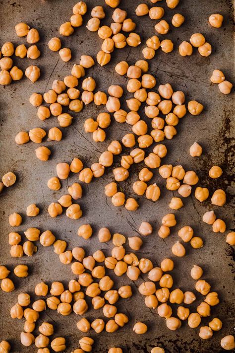 Salty, savory, and supremely crispy chickpeas easily baked for a healthy snack! Eat ‘em on their own or add them to your favorite dishes for some crunchy texture! #crispychickpeas #bakedgarbanzobeans #toastedchickpeas #ovenbakedchickpeas #chickpearecipe #chickpeas #garbanzobeans Chickpeas Photography, Crispy Chickpeas Oven, Baked Garbanzo Beans, Roasted Chickpeas No Oil, Dry Roasted Chickpeas, Crunchy Roasted Chickpeas, Crunchy Chickpeas Oven, Chickpeas Recipes, Toasted Chickpeas