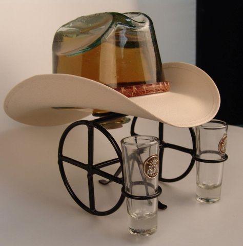 Tequila Centerpiece Ideas, Cowboy Hat Centerpiece, Quince Centerpieces, Rodeo Hat, Xv Ideas, Glass Hat, Mexican Wedding Dress, Mexican Snacks, Quince Decorations