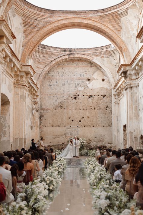 Santa Clara Ruins Wedding, Weddings In Antigua Guatemala, Wedding Altar Decorations Outdoor, Santa Clara Antigua Guatemala Wedding, Old Church Wedding, Guadalajara Wedding, Guatemalan Wedding, Antigua Wedding, Antigua Guatemala Wedding