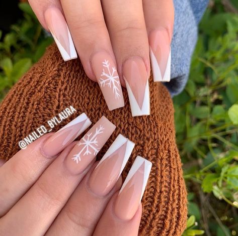 Snowflake Christmas Nails, Square Christmas Nails, Snowflake Nail Design, Nude Polish, Ombre Nails Glitter, Holiday Nail Designs, Nude Nail, Nude Nail Designs, Cute Christmas Nails