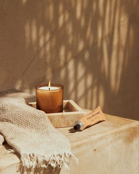 Candle Aesthetic Photography, Candle In Bathroom, Scented Candle Ideas, Beach Candle Photography, Candle Branding Photography, Lifestyle Candle Photography, Bathroom Candle Decor Ideas, Candle Product Shoot, Home Decor Photoshoot