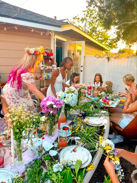 midsummer dinner party with flower crown making <3 #dinnerpartyideas #midsommar #flowercrown #summer #summervibes #fairycore #coquette Fairycore Flowers, Flower Crown Making, Flowers Coquette, 2023 Friends, Summer Solstice Party, 17. Geburtstag, Solstice Party, Fairycore Coquette, Crown Making