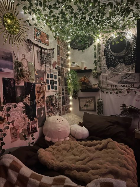 Grunge Room Ideas, Dream Bedroom Inspiration, Cottage Room, Chill Room, Bedroom Decor Cozy, Room Redesign, Hiasan Bilik, Grunge Room, Indie Room