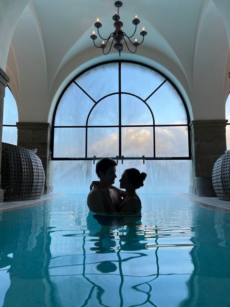 Spa With Boyfriend, Post Hotel Leavenworth, Couple Pool Aesthetic, Couple In Swimming Pool, Spa Couple, Pool Shooting, Romantic Spa, Couples Canvas, Aquarius Season