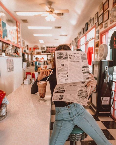 Photoshoot Food, Photowall Ideas, Photoshoot Vintage, Retro Diner, Vintage Photoshoot, American Diner, Picture Inspiration, Picture Collage Wall, Retro Photo