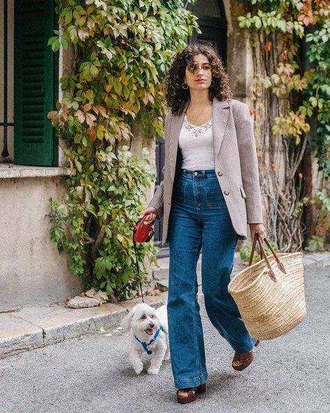 6 Stylish Ways to Wear Flare Jeans in 2021 | Who What Wear Shoes With Flared Jeans, What To Wear With Flare Jeans, Flare Jean Outfit, Jeans Trend, Tan Leather Jackets, Denim Flare Jeans, Long Black Coat, Moda Retro, Copenhagen Fashion Week