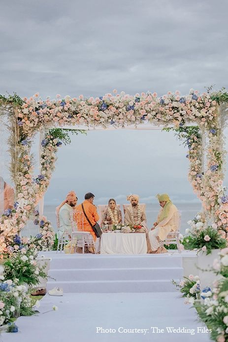 Beach Mandap Decor Indian, Clear Mandap, Acrylic Mandap, Beach Mandap, Mandap Wedding, Indian Beach Wedding, Mandap Ideas, Floral Mandap, Mandap Decoration